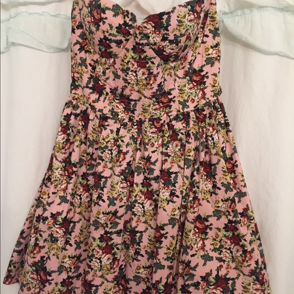 Dresses & Skirts - Strapless Summer Dress